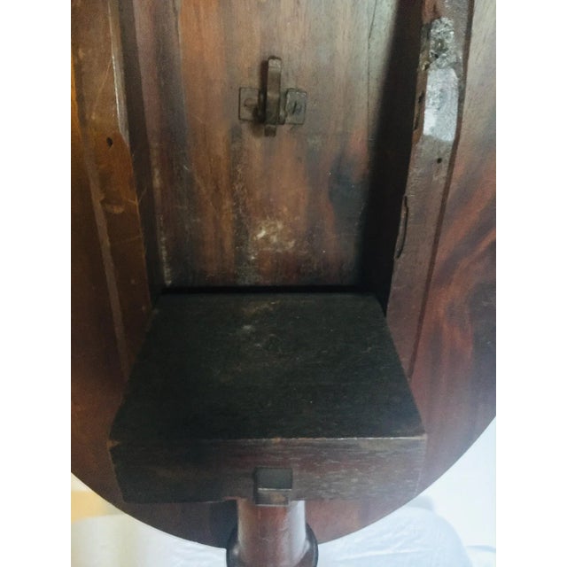 18th Century 18th Century English Traditional Inlaid Mahogany & Satinwood Tilt-Top Table For Sale - Image 5 of 7