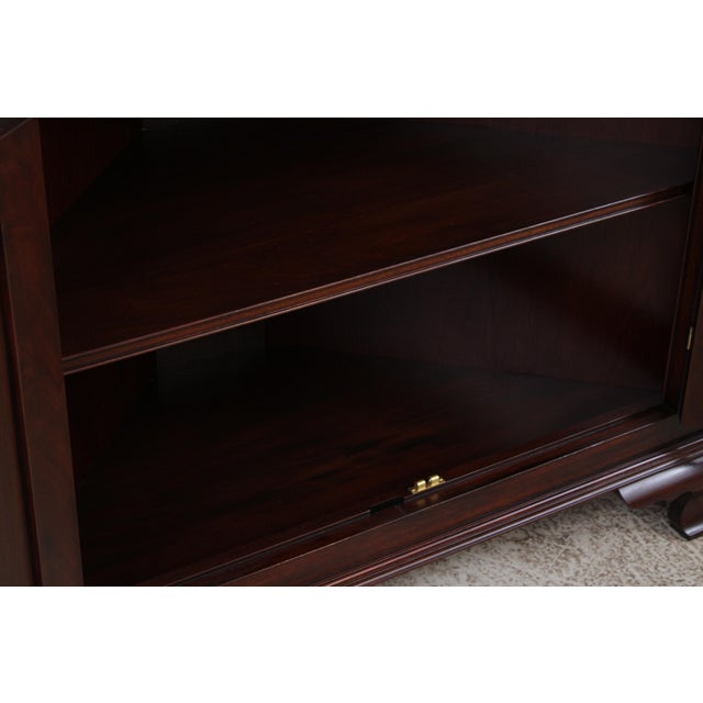 Brown Pair Henkel Harris Chippendale Mahogany Corner Cabinets For Sale - Image 8 of 18