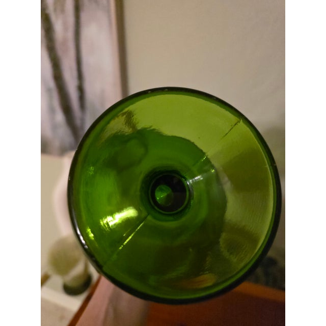 1960s Vintage l.e. Smith Avocado Green Pedestal Swung Vase 16.5" MCM Simplicity Uv Reactive For Sale - Image 5 of 6