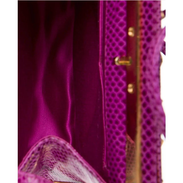 1990s Judith Leiber Karung SnakeSkin Pink Fuschia Day Evening Handbag Gemstones Vintage For Sale In Los Angeles - Image 6 of 15