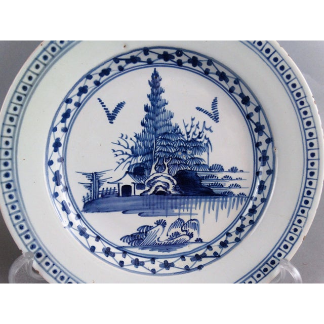 Late 18th Century Antique English Delft Chinoiserie Plates, Pair Attributed to Lambeth For Sale - Image 5 of 7