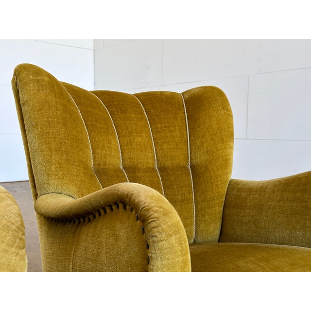 Mid-Century Modern Scandinavian Wingback Lounge Chairs in Olive Velvet from Fritz Hansen, 1940s, Set of 2 For Sale - Image 3 of 13