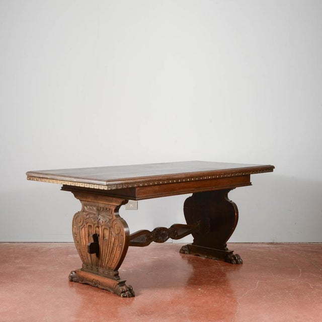 Renaissance table carved and worked in italy, 20th century, made of walnut wood, parts in solid wood and parts in veneer....