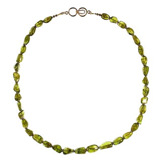 Ajd 22 Inch Peridot Smooth Nugget Necklace For Sale