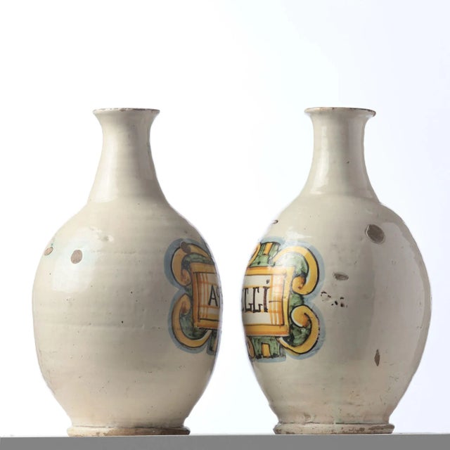 Gold Pair of 18th Century Italian Pharmacy Jars For Sale - Image 8 of 10