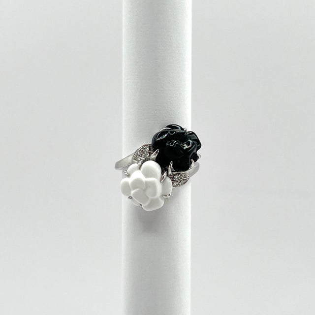 Chanel Estate Chanel Agate, Onyx and Diamond Camelia Ring in 18k White Gold, Size 6.75 For Sale - Image 4 of 8
