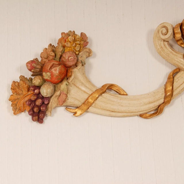 Italian Wall Ornament Florentine Hand Carved Giltwood and Polychrome Cornucoppia Horn Tariff Free Delivery For Sale - Image 6 of 10