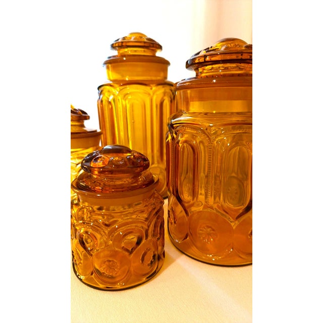 1960s Mid-Century Modern Le Smith Moon & Star Amber Glass Cannister Graduated in Size Cottage - Set of 4 For Sale - Image 4 of 12