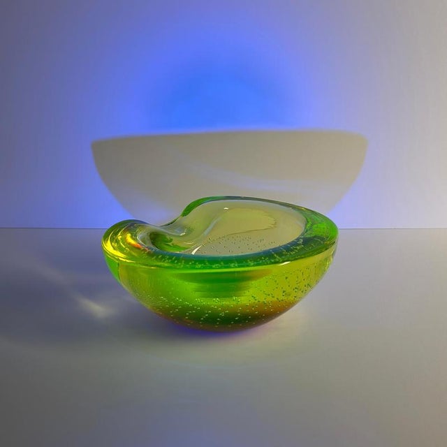 Gold Murano Uranium Glass Sommerso Bowl by Galliano Ferro, Italy, 1950s For Sale - Image 8 of 10