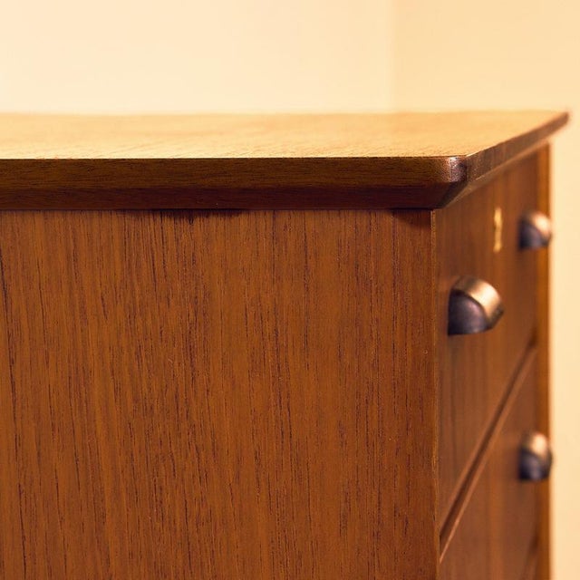 Danish Chest of Drawers in Teak and Beech, 1950 For Sale - Image 6 of 11
