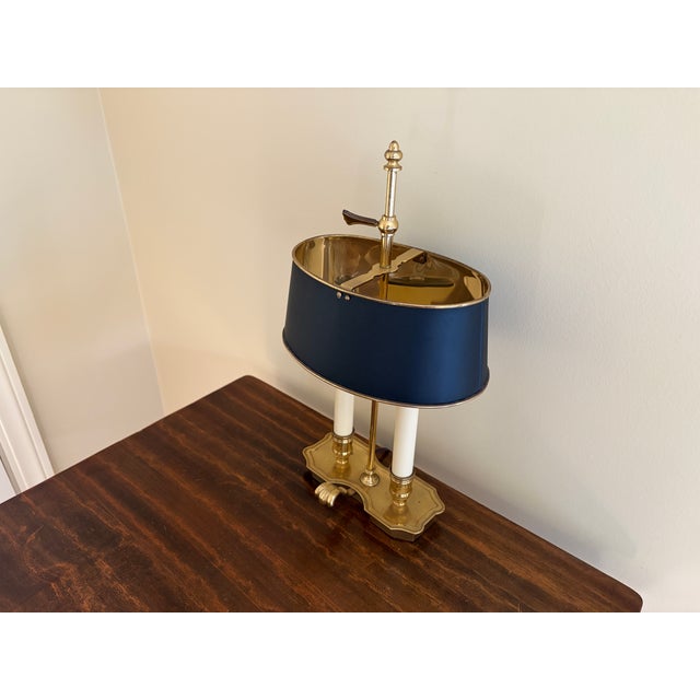 French Provincial Mid 20th Century Brass Bouillotte Lamp With Adjustable Black Tole Shade For Sale - Image 3 of 16