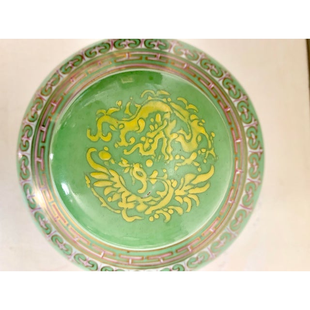 Late 20th Century Vintage Green Ginger Jar With Yellow Dragons and Gilt Accenting For Sale - Image 5 of 6