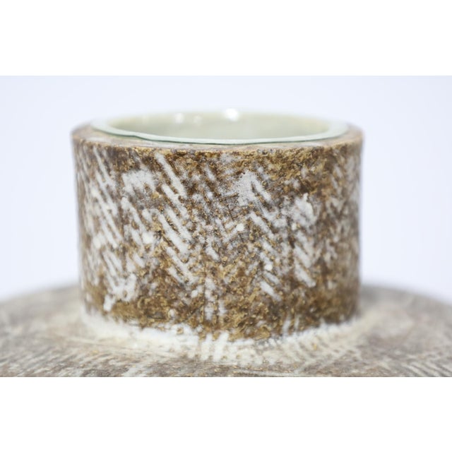Discover the timeless elegance of the "Chrapas" vessel by Claude Conover, a notable American ceramist (1907-1994),...