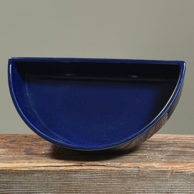 Pair of Vintage Japanese Modernist Dark Blue Half Moon Ikebana Vases For Sale In Philadelphia - Image 6 of 9