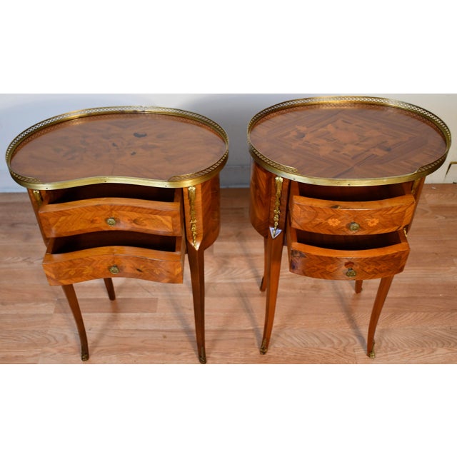 Brown 1930s French Style Satinwood Inlaid Pair of Nightstands / Bedside Tables, 2 Pieces For Sale - Image 8 of 17