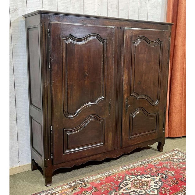 Louis XV Style Armoire in Walnut, 19th Century For Sale - Image 4 of 18