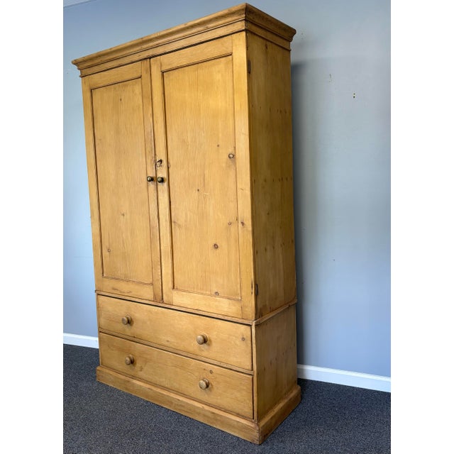 19th Century 19th Century English Pine Linen Press For Sale - Image 5 of 12