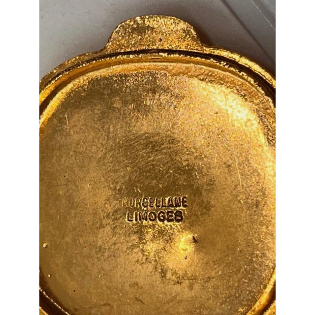 Vintage Italian Porcellane Limoges Pill Box Gold Florentine Fragonard Courting For Sale In Greensboro - Image 6 of 12
