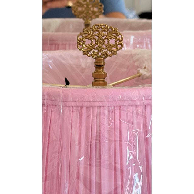 Pink 1960s Chinoiserie Ginger Jar Lamp With Pink and Green Floral Design and Pink Shade For Sale - Image 8 of 10