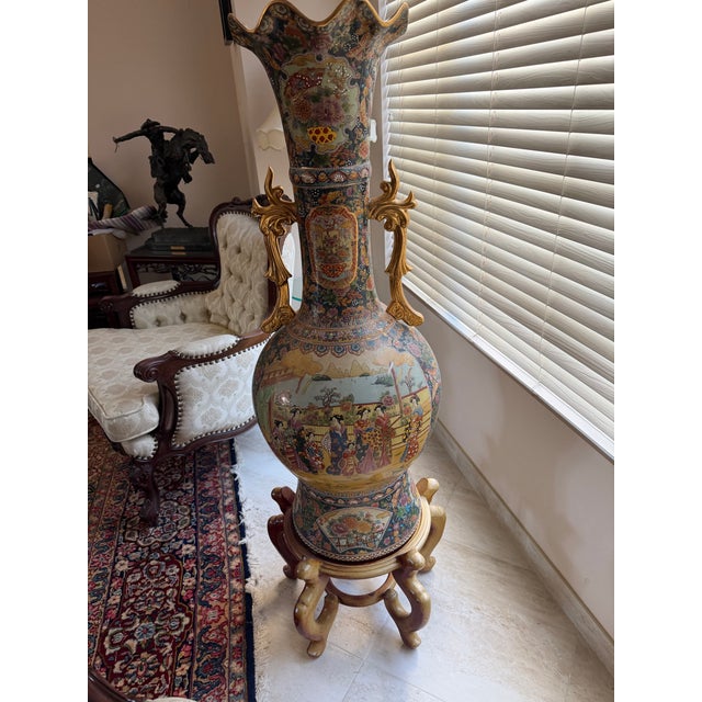 Chinese 1980s Monumental Chinese Satsuma Rose Porcelain Floor Vase With Court Scene & Gilt Handles on Stand For Sale - Image 3 of 10