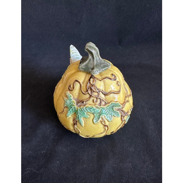 Ceramic Antique Chinese Porcelain Water Dropper; Gourd-Shaped Scholar's Tool; Qing Dynasty For Sale - Image 7 of 12
