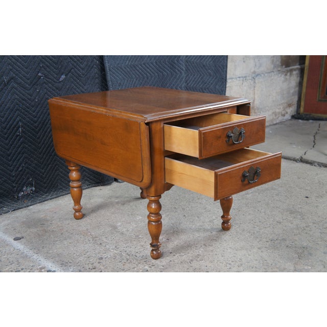 Ethan Allen Late 20th Century Ethan Allen Heirloom Colonial Early American Nutmeg Maple Drop Leaf Table 8644 For Sale - Image 4 of 12