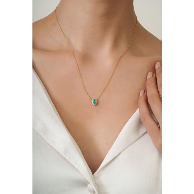 Green Pear-Shaped Natural Emerald & Diamond Halo Pendant Necklace in 18k Yellow Gold For Sale - Image 8 of 16