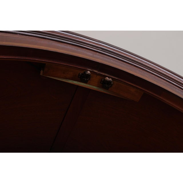 1980s Baker Dome Top Mahogany Historic Charleston China Cabinet For Sale - Image 5 of 17