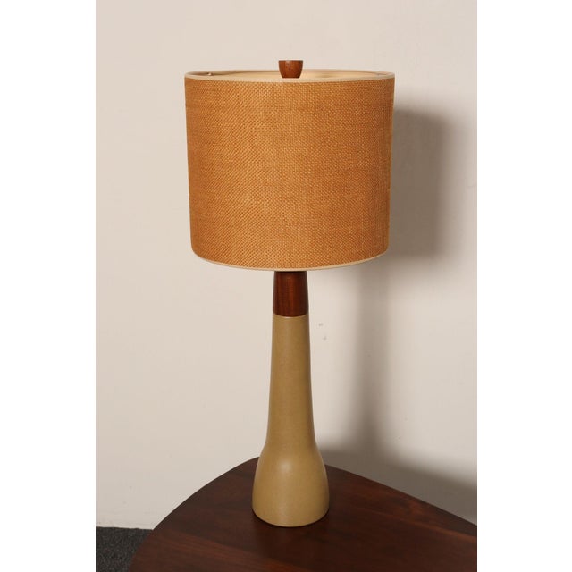 Single table lamp model 165-11 designed by Gordon and Jane Martz for Marshall Studios (ca. late 1950s, USA). Composed of a...