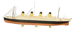 Late 20th Century r.m.s. Titanic Danbury Mint Collector’s Model Ship in Display Case – Museum Quality Detail