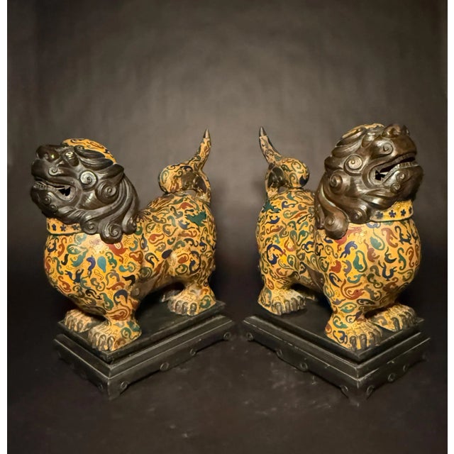 Early 20th Century Pair Of Chinese Cloisonne Enamel Foo Lion Censers For Sale In New York - Image 6 of 10