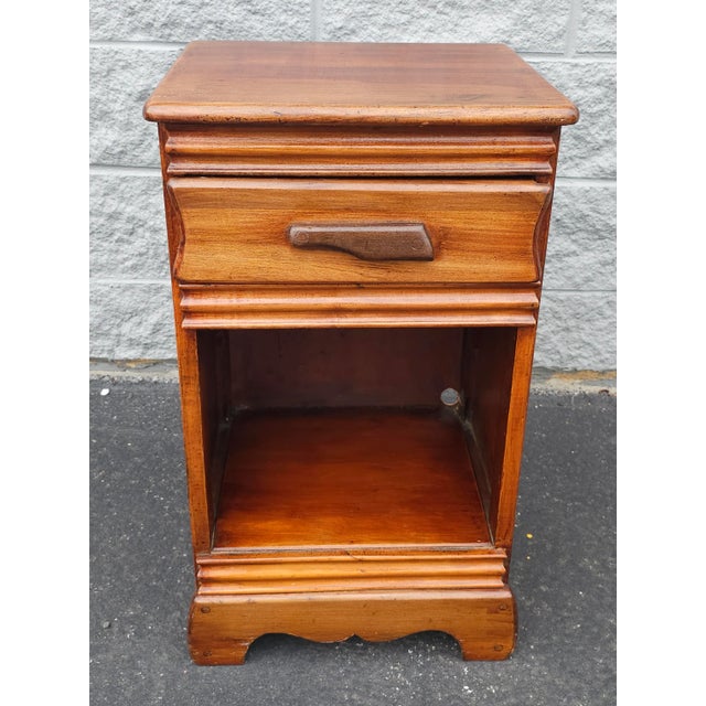 An Early 20th Century Victorian Single Drawer Mahogany BedSide Table. Measures 16" in width, 14" in depth and stands 27"...