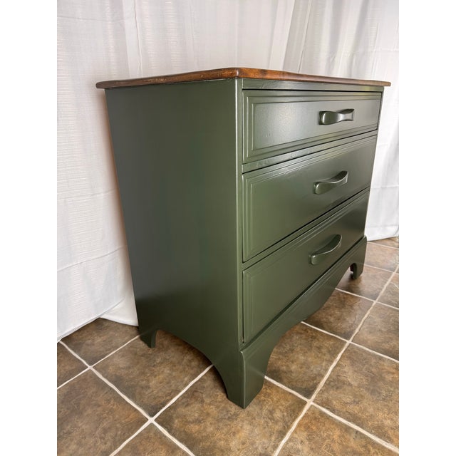Wood Vintage Cushman Maple 3-Drawer Dresser – Olive Green & Walnut Finish For Sale - Image 7 of 11