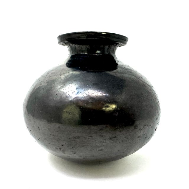 1950s Doña Rosa Barro Negro Vase From Oaxaca, Mexico, Signed - 5.8" H X 6.5" Diam. For Sale - Image 5 of 9