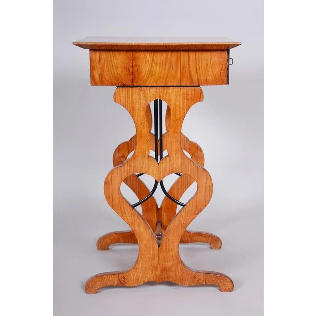 This item features classic Biedermeier elements. Visual simplicity, light-colored woods, and contrasting inlays...