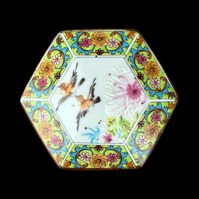 Ceramic Vintage Chinese Mid-Century Modern Famille Rose Hexagonal Ginger Jar Tea Caddy With Lid For Sale - Image 7 of 8