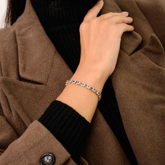 Royal Blue 1.49 Ct Natural Diamond Bracelet Studded With 4.15 Ct Royal Blue Sapphire in 14k Gold For Sale - Image 8 of 13