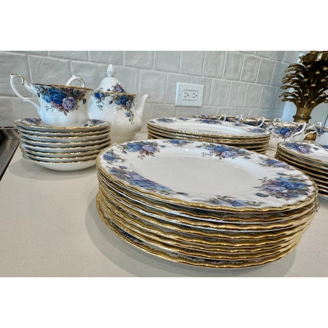 1980s Royal Albert Moonlight Rose Set - Made in England - Service for 8 - Mint / New: 41pc For Sale - Image 9 of 14