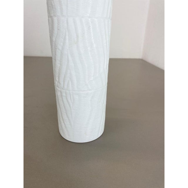 Large Op Art Vase in Porcelain by Martin Freyer for Rosenthal, 1970s For Sale - Image 9 of 18