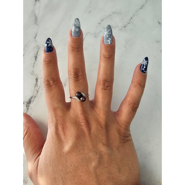 ♥ Product Summary ♥ Main Stone: Cultured Black Pearl & Diamond Band Material: 14k White Gold Stone Cut: Round