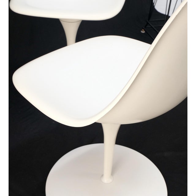 Set of 3 Mid Century Modern Tulip Base White Fiberglass Side Dining Chairs MINT! For Sale - Image 9 of 14