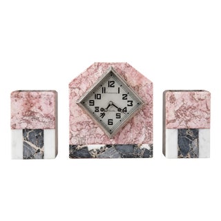French Art Deco Marble Clock Garniture Set from Saint-Hilaire-Du-Harcouët, 1925, Set of 3 For Sale