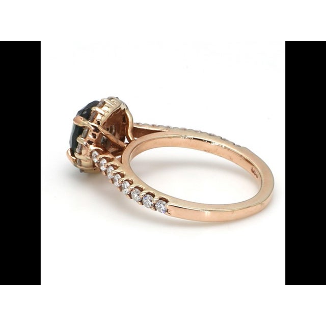 Bochic “Vintage” Fancy Blue Sapphire & Diamond 18K Rose Gold Halo Ring For Sale In New York - Image 6 of 13