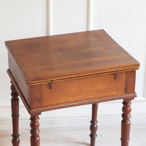 This oak sewing table dates from around 1900 and is one of the functional small pieces of furniture from the late 19th...