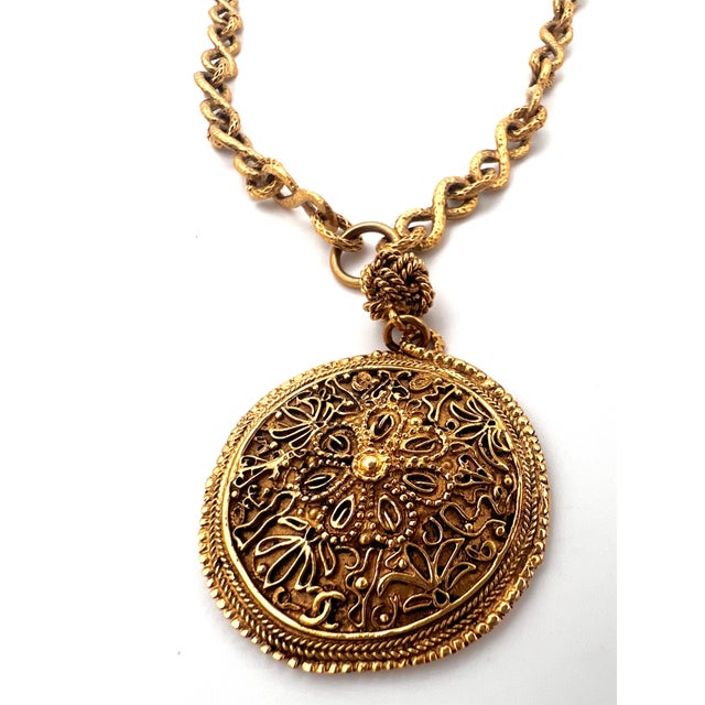 Metal Chanel Sautoir And Pendant 1980 Paris For Sale - Image 7 of 7