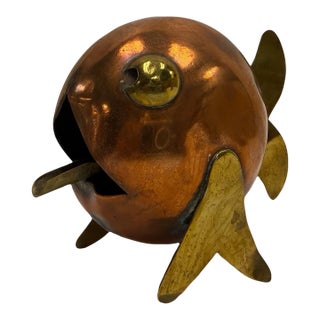 Vintage Mid-Century Mixed-Metal Copper & Brass Mechanical Fish Ashtray For Sale