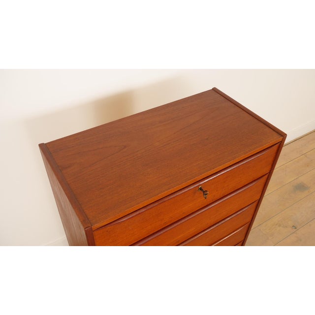 Large Vintage Danish Chest of Drawers in Teak For Sale - Image 5 of 11