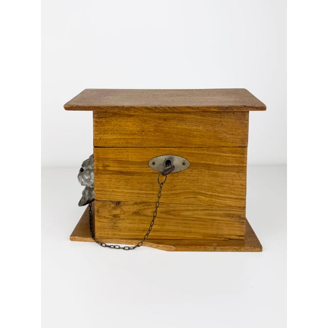 Antique 19th Century Dog Kennel Cigar Humidor Box in Wood with Metal Dog and Key, 1890s For Sale - Image 6 of 15