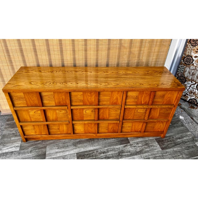 Stanley Furniture Mid Century Modern Chest of Drawers by Stanley Furniture. C 1970s For Sale - Image 4 of 13