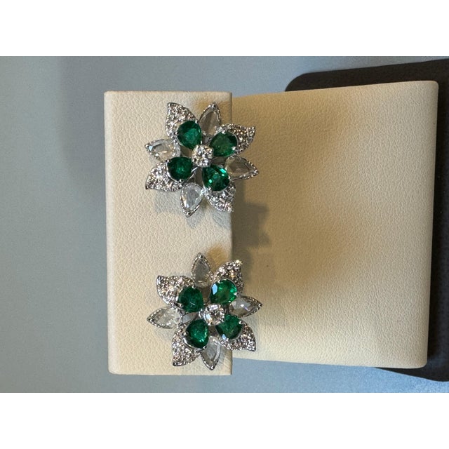 2.5Ct Natural Zambian Emerald & 1.75 Ct Diamond & Rose cut Diamond Earring 18KG For Sale - Image 10 of 18